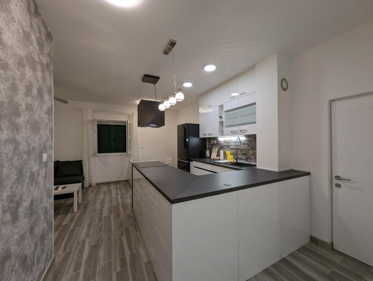 Apartman Bonaca Apartment ชิเบนิก ภายนอก รูปภาพ