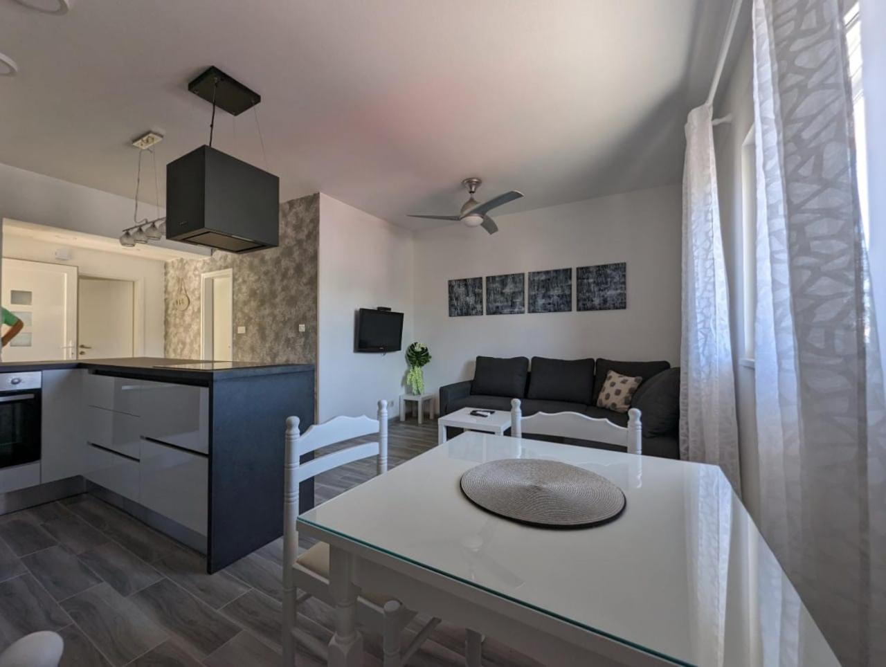 Apartman Bonaca Apartment ชิเบนิก ภายนอก รูปภาพ